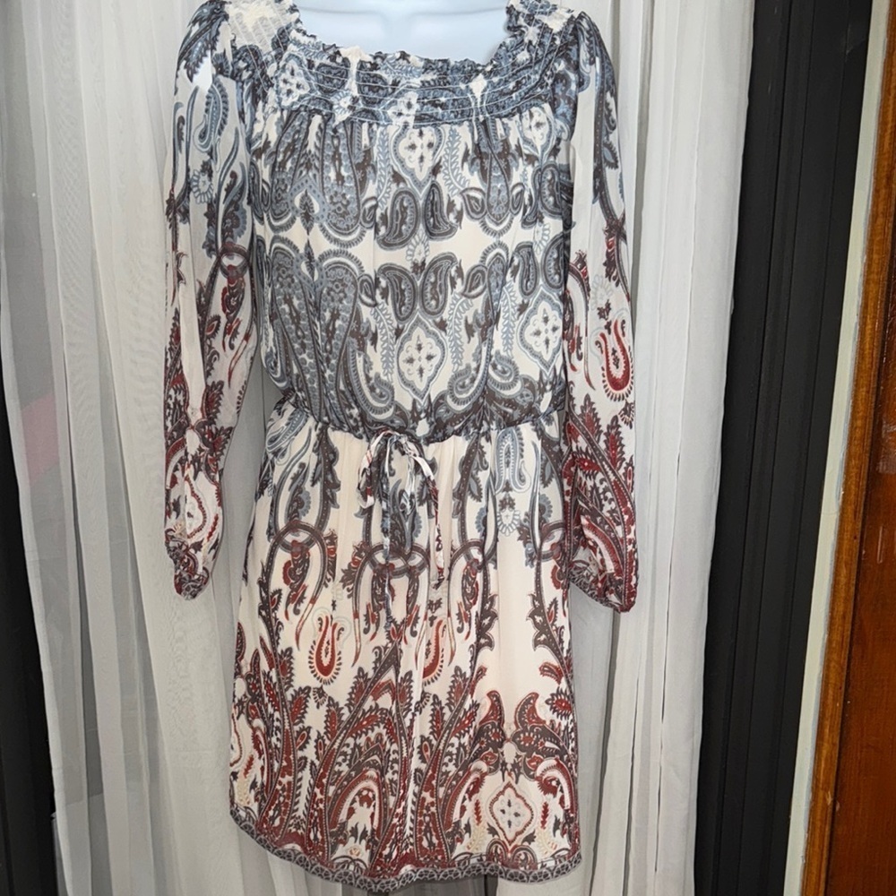 Charlotte Russe Gray and White Sheath Dress with Scoop Neck - Picture 2 of 12